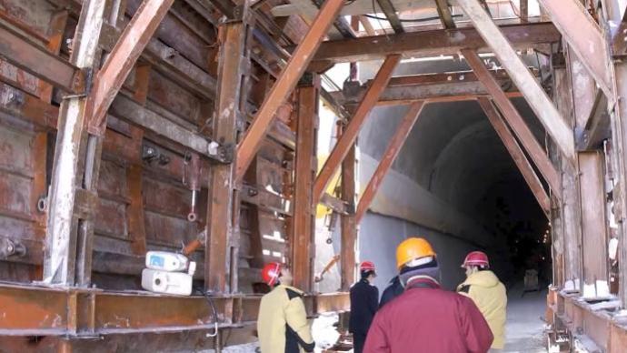 紅色記憶:修建青藏鐵路的獨(dú)有裝備