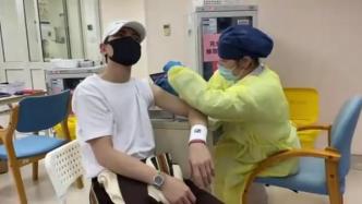 在上海同仁医院，中国台湾艺人萧敬腾接种第二针新冠疫苗