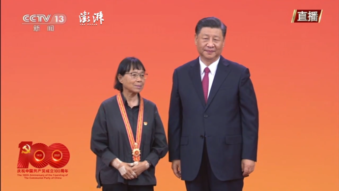 張桂梅獲頒“七一勛章”:點(diǎn)亮貧困山區(qū)女孩夢想