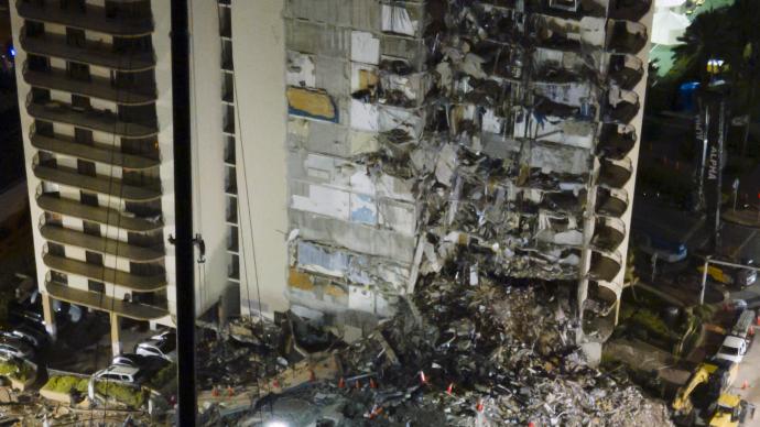 美国塌楼事故幸存者讲述危机时刻：大楼“像纸一样摇晃”