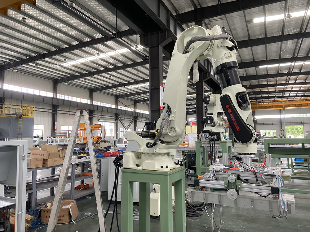 芜湖隆深机器人有限公司自2017年6月在芜湖成立至今，该公司开拓汽车、家电及一般工业机器人集成应用市场，图为该公司为某企业定制生产的工业机器人
