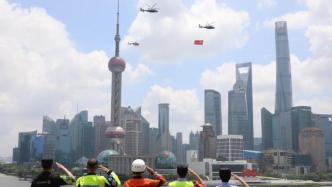 壮观！上海公安警用直升机挂党旗巡展，庆祝建党100周年