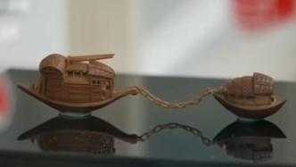 苏州非遗传承人用3厘米橄榄核雕刻南湖红船
