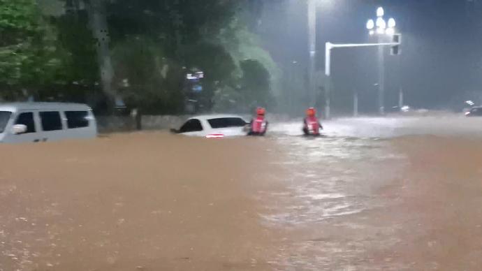 四川巴中多地出现短时强降水，消防营救被困人员22人