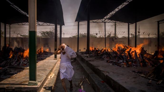印度火葬场用新冠死者骨灰建公园