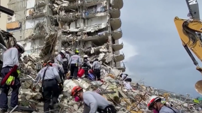 美公寓楼坍塌救援已近半月，“美式救援”令人绝望