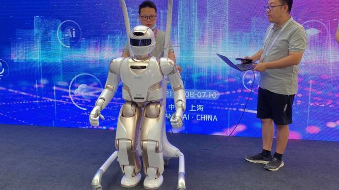 像人一样双脚行走！大型仿人服务机器人全球首发