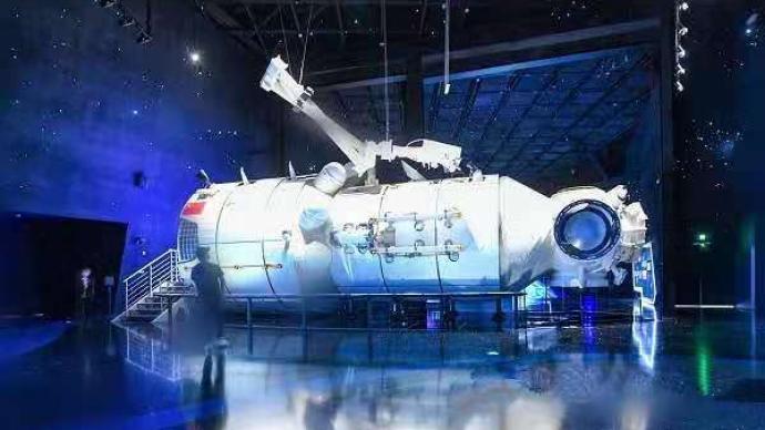 太空生活一目了然!“天和號(hào)”核心艙1:1仿真模型亮相上海天文館