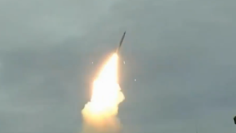 俄自主研发最新防空导弹系统S500实弹发射测试成功