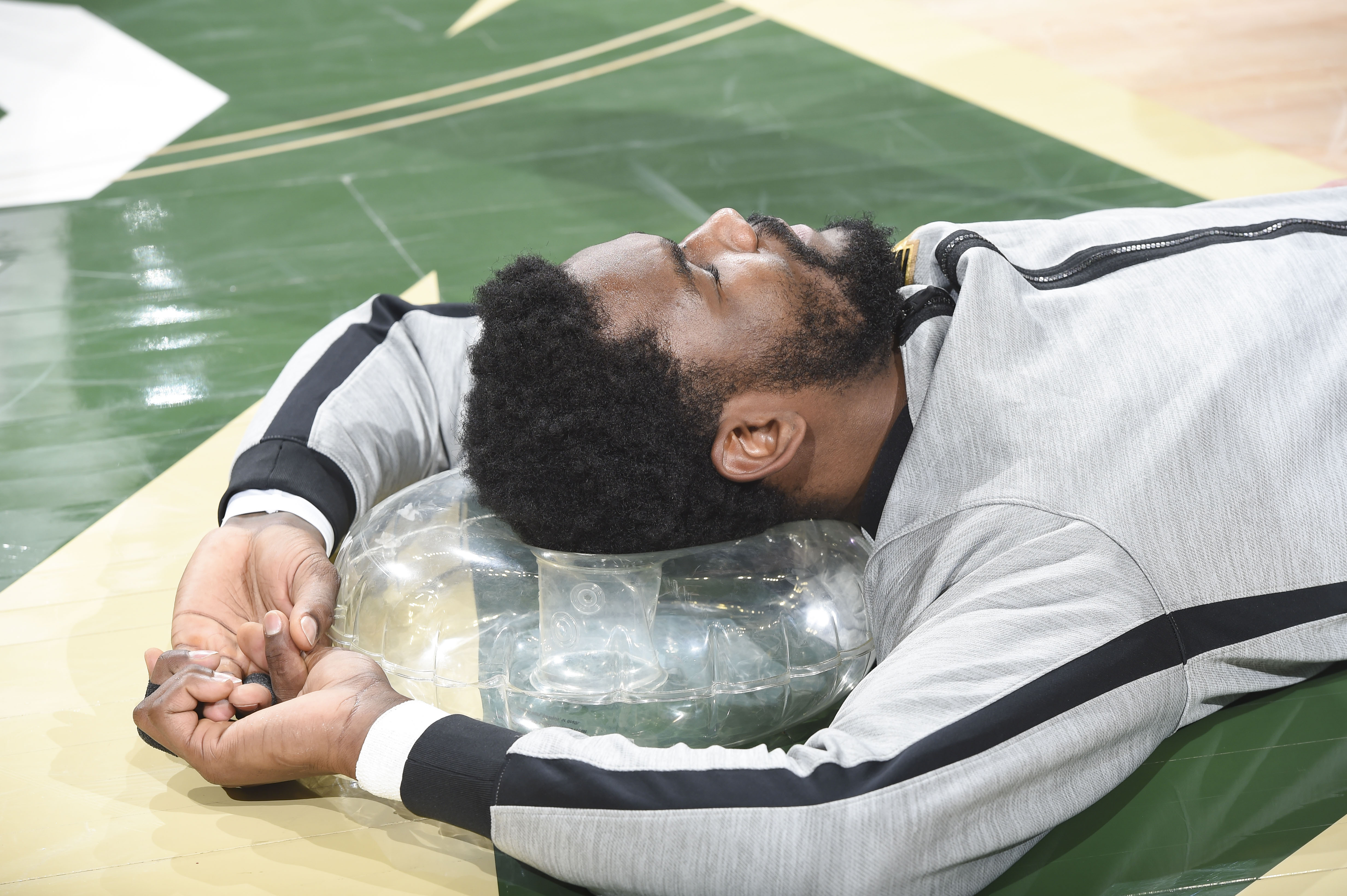 艾顿的犯规离场,决定了本场比赛的结果