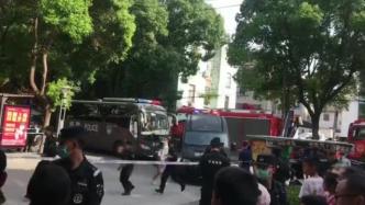 苏州吴江一酒店辅房倒塌，已致1死7伤10人失联