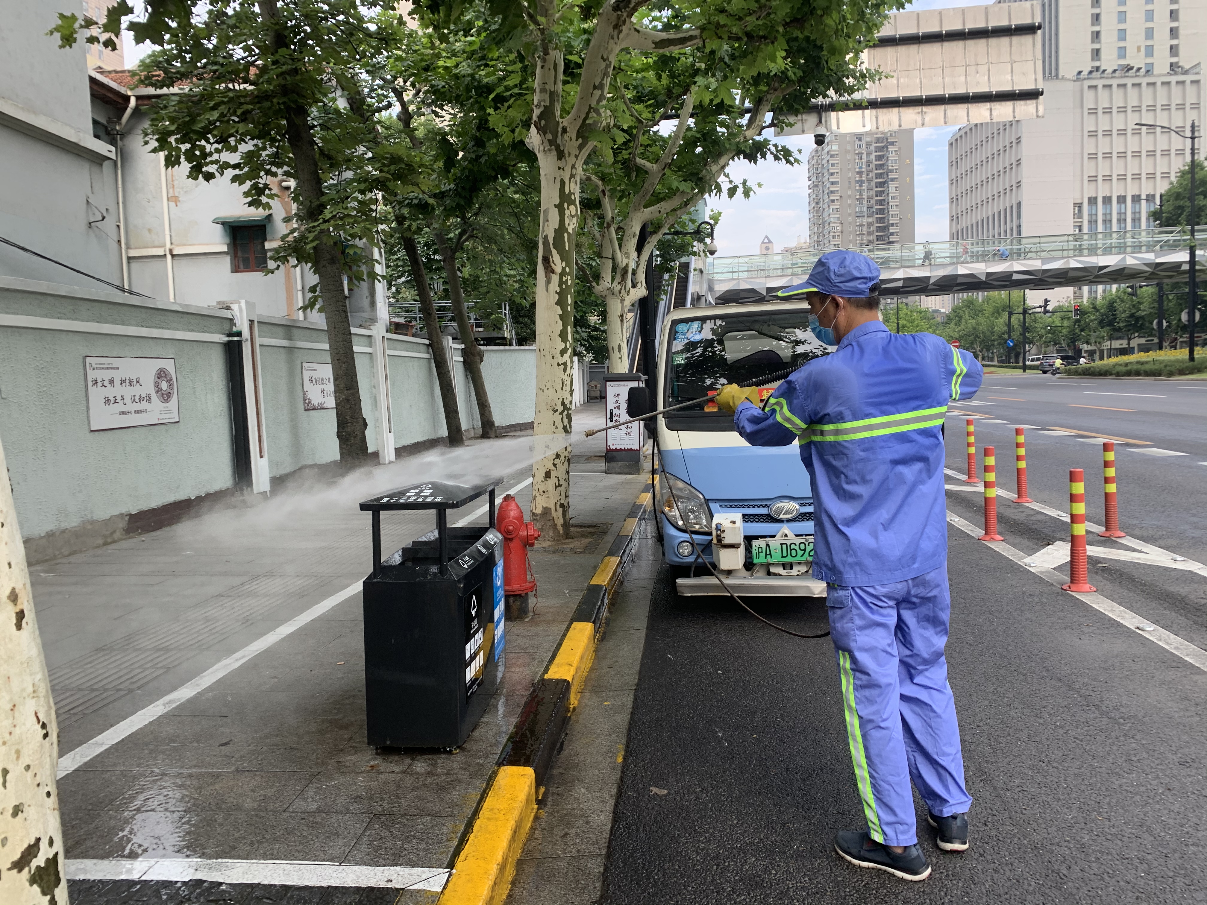 歇一歇避暑,上海已有约6000家环卫工人"爱心接力站"_浦江头条_澎湃