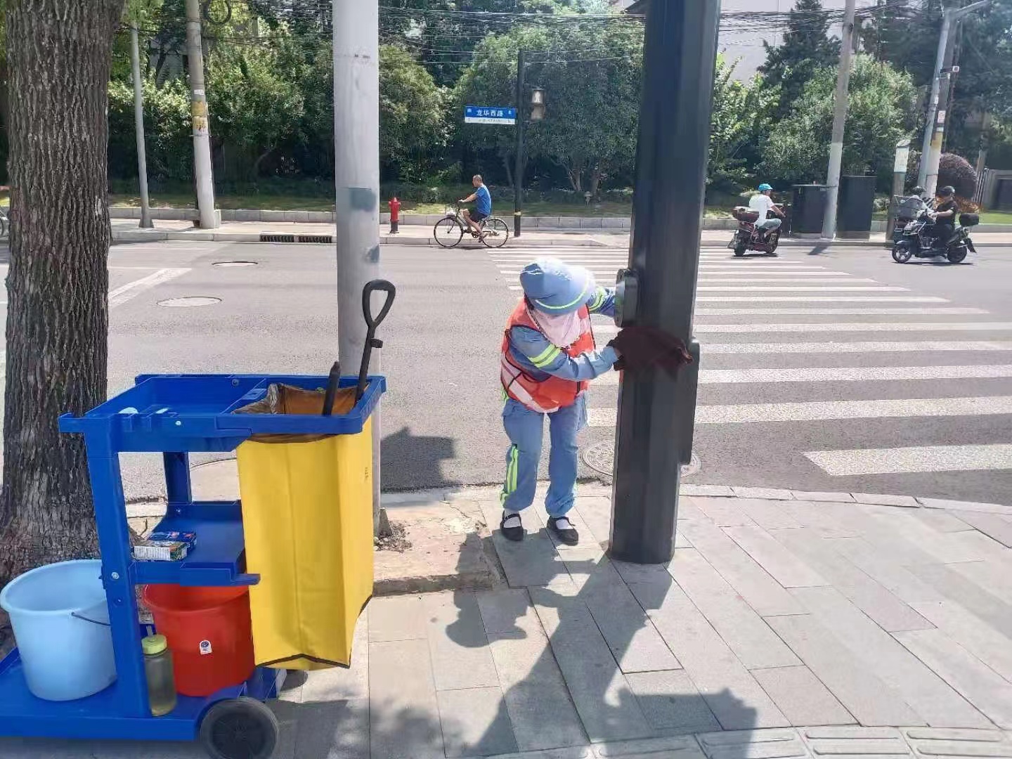 歇一歇避暑,上海已有约6000家环卫工人"爱心接力站"_浦江头条_澎湃