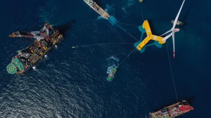 全球首臺抗臺風型漂浮式海上風電機組落戶廣東陽江