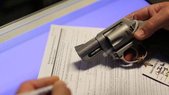 美国上诉法院裁定：禁止向21岁以下人士出售枪支的法律违宪