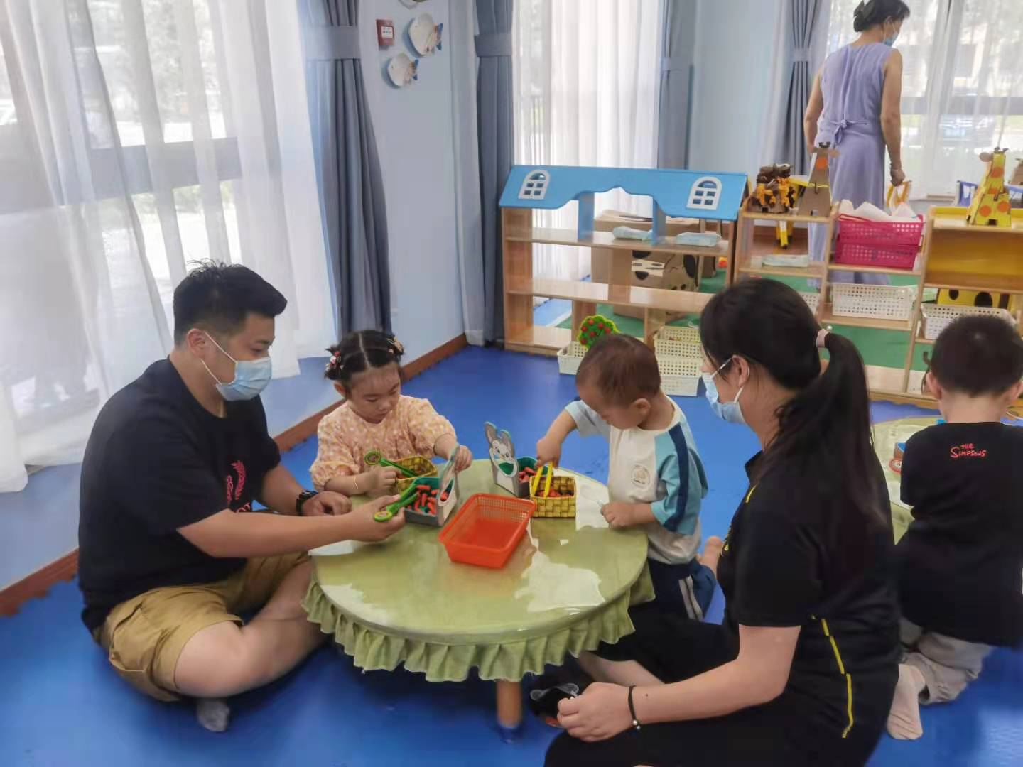 参加育儿活动不方便上海奉贤早教专列驶入社区送课上门