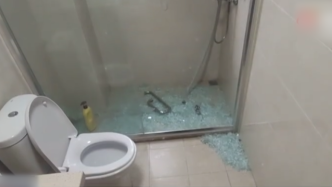 业主称精装房浴室玻璃炸裂孩子受伤：住进去不到1年