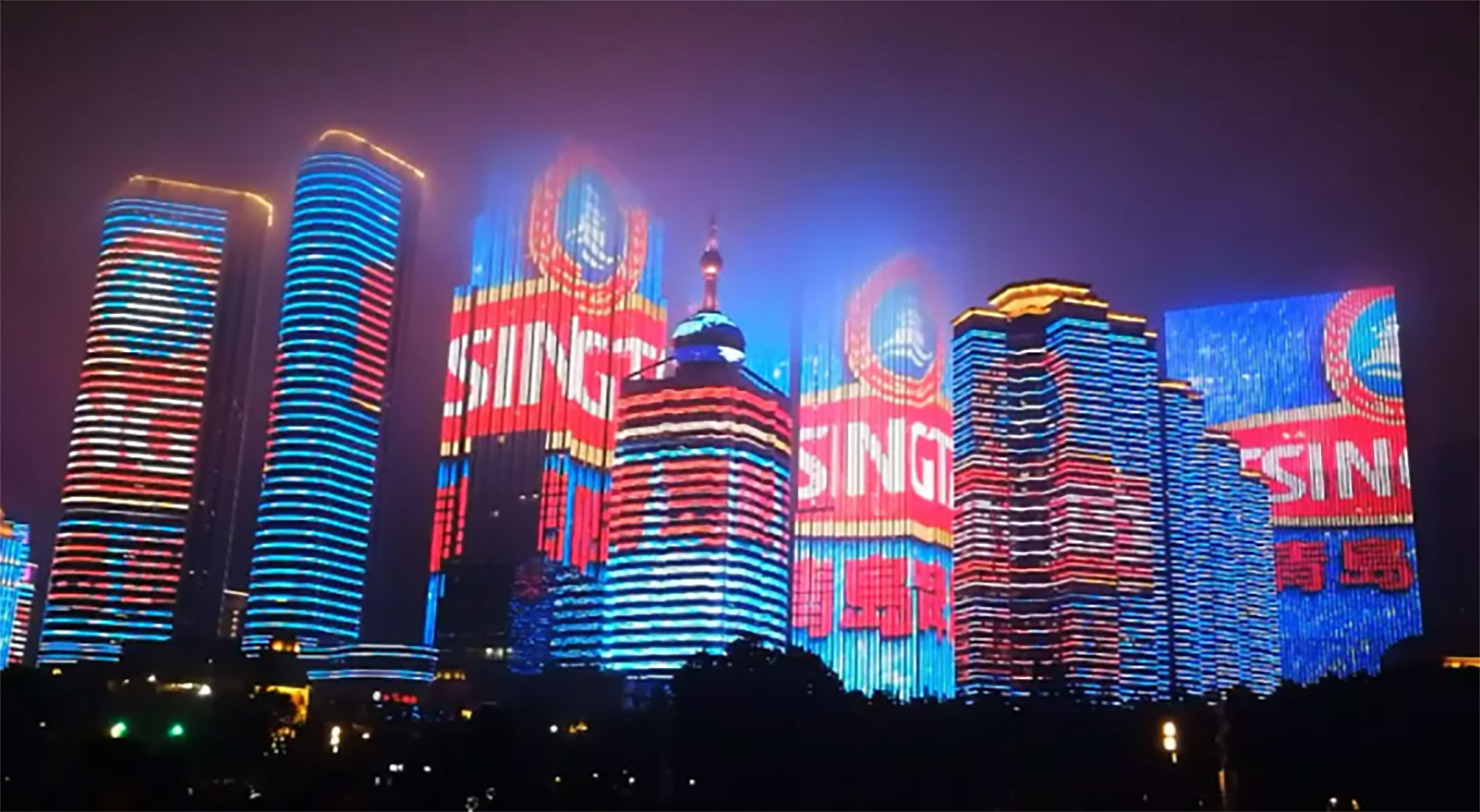 美景赏遍 青岛啤酒城市灯光秀炫夜空