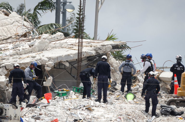 美佛州公寓倒塌事故22天后 同地区又一栋公寓出现楼顶垮塌 澎湃国际 澎湃新闻 The Paper