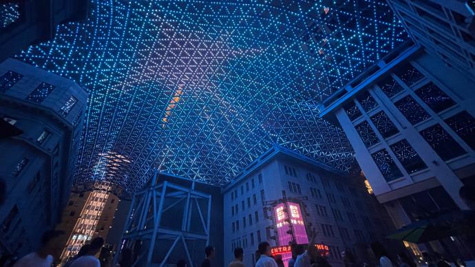 外滩最美玻璃穹顶正式点亮空中4000平方米亦梦亦幻