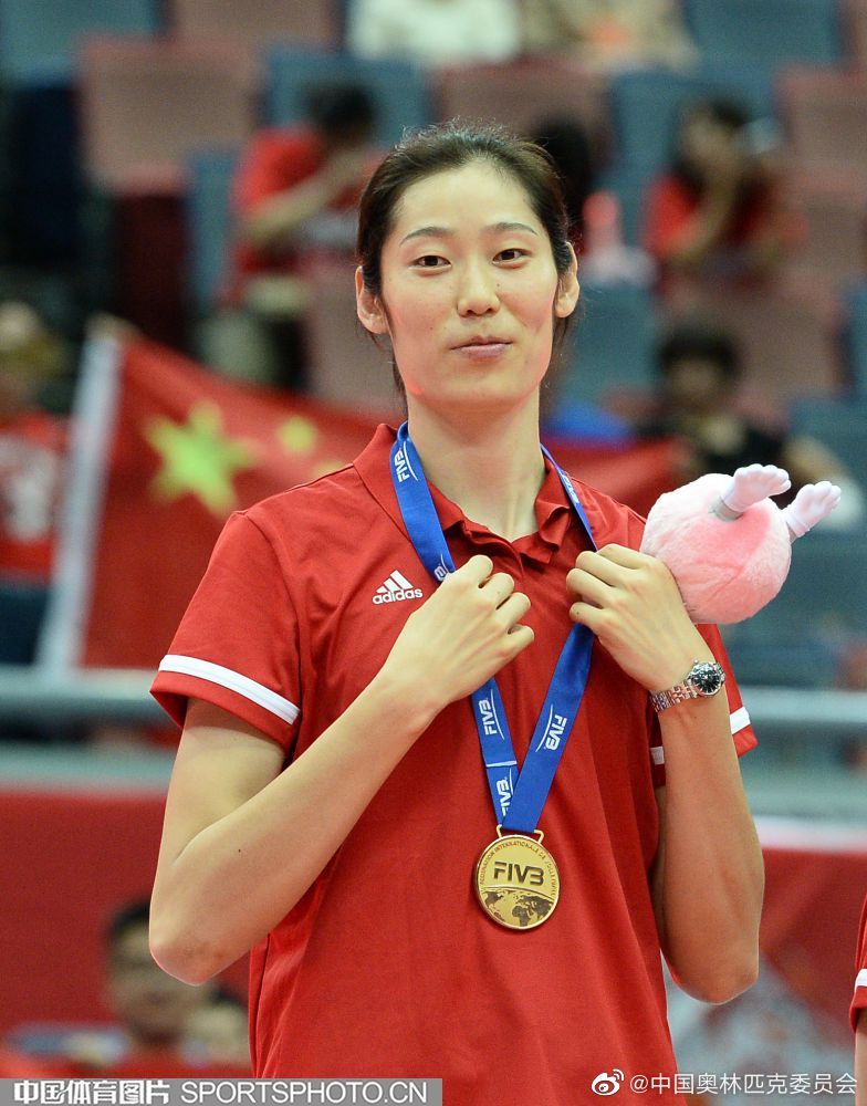 中国体育代表团7月17日宣布,将由女排运动员朱婷