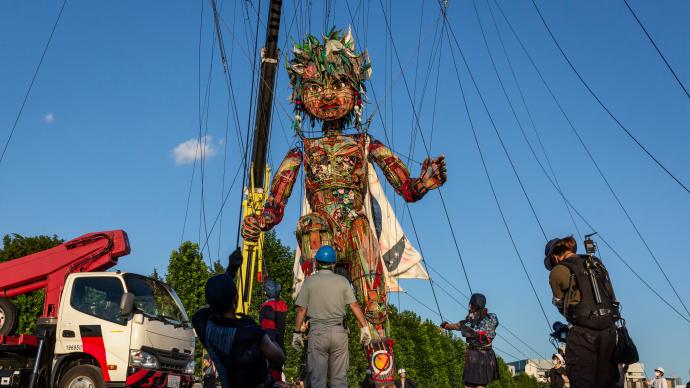 日本迎奥运展示10米木偶,巨型人脸,网友直呼看不懂