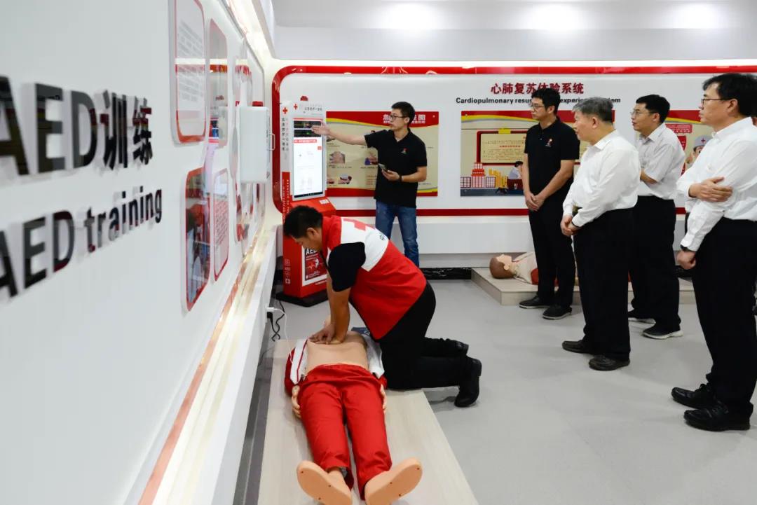 “应急救护一体机”2.0版演示培训微单元模块  “中国红十字基金会”微信公号 图