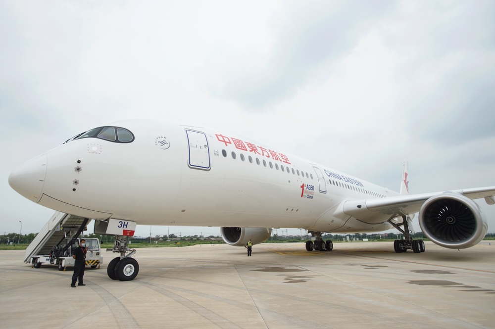 空客A350是东航新一代旗舰机型，主要执飞东航国内京沪、沪广、沪蓉等商务干线航班，国际航班执飞欧洲远程航线。 