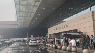 郑州东站值班人员：站内尽力疏散旅客，同时也是避难点