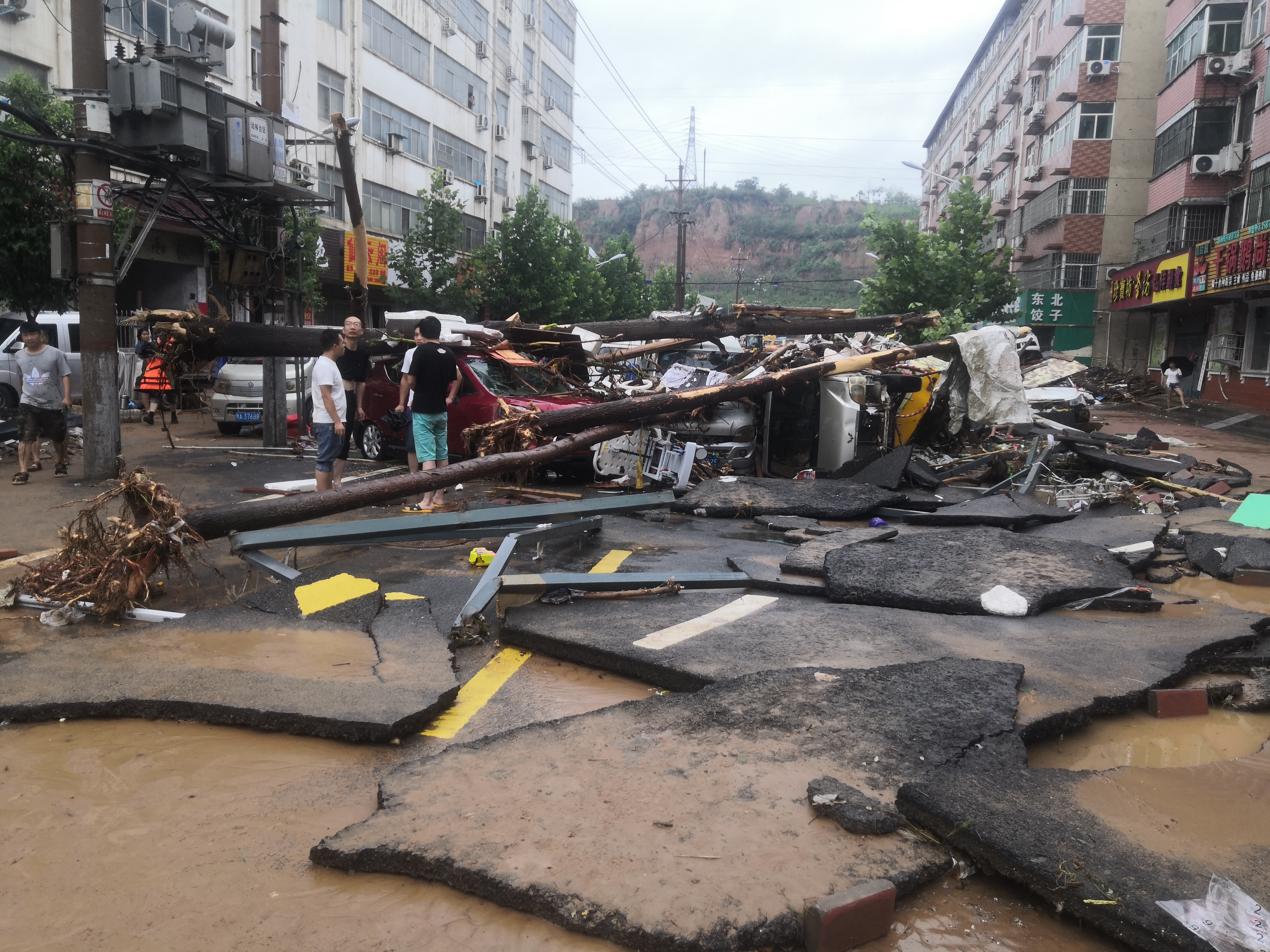 直播录像丨河南遭遇罕见暴雨,探访郑州"菜篮子"供应情况和巩义市米河