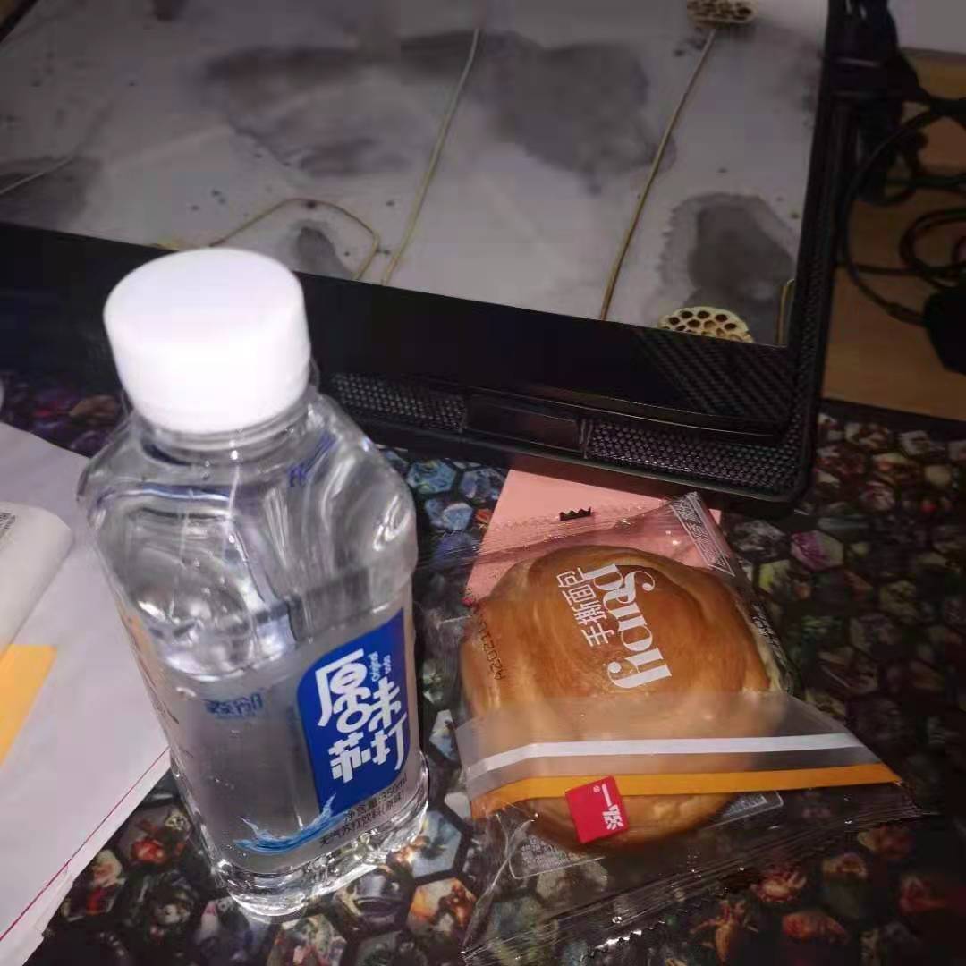 有学生表示,已经拿到支援的物资。受访者供图