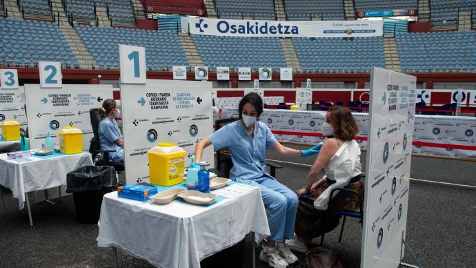 西班牙全剂量疫苗接种人口超过50%