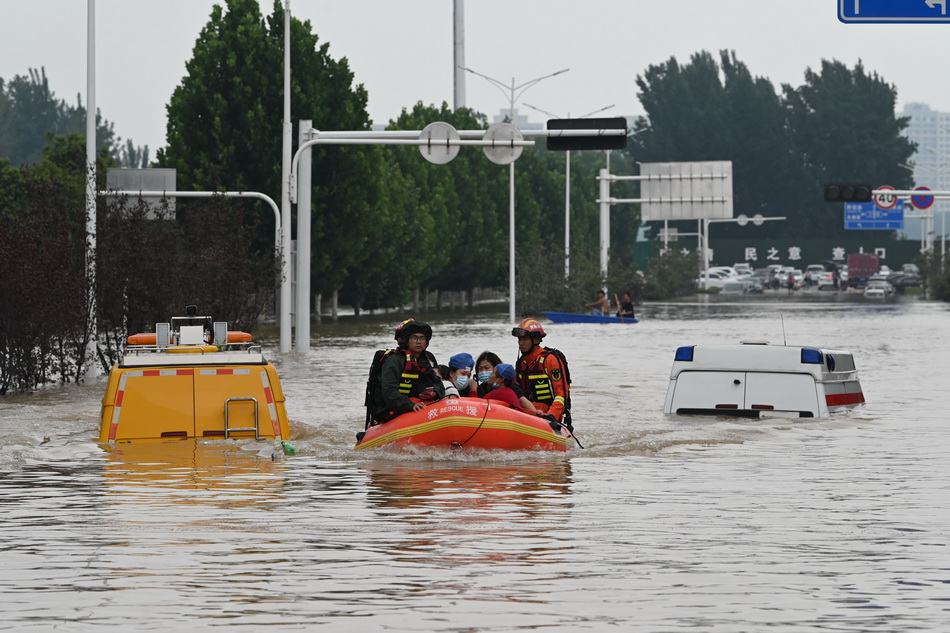 河南暴雨救援丨被困48小时郑州阜外医院三千人大转移