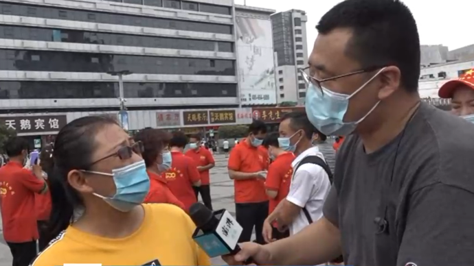 因暴雨滯留鄭州站的旅客:得到各方援助,被感動得一直想哭