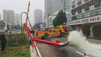 视频丨郑州京广路隧道仍在抽水救援，亲历者讲述弃车逃生细节