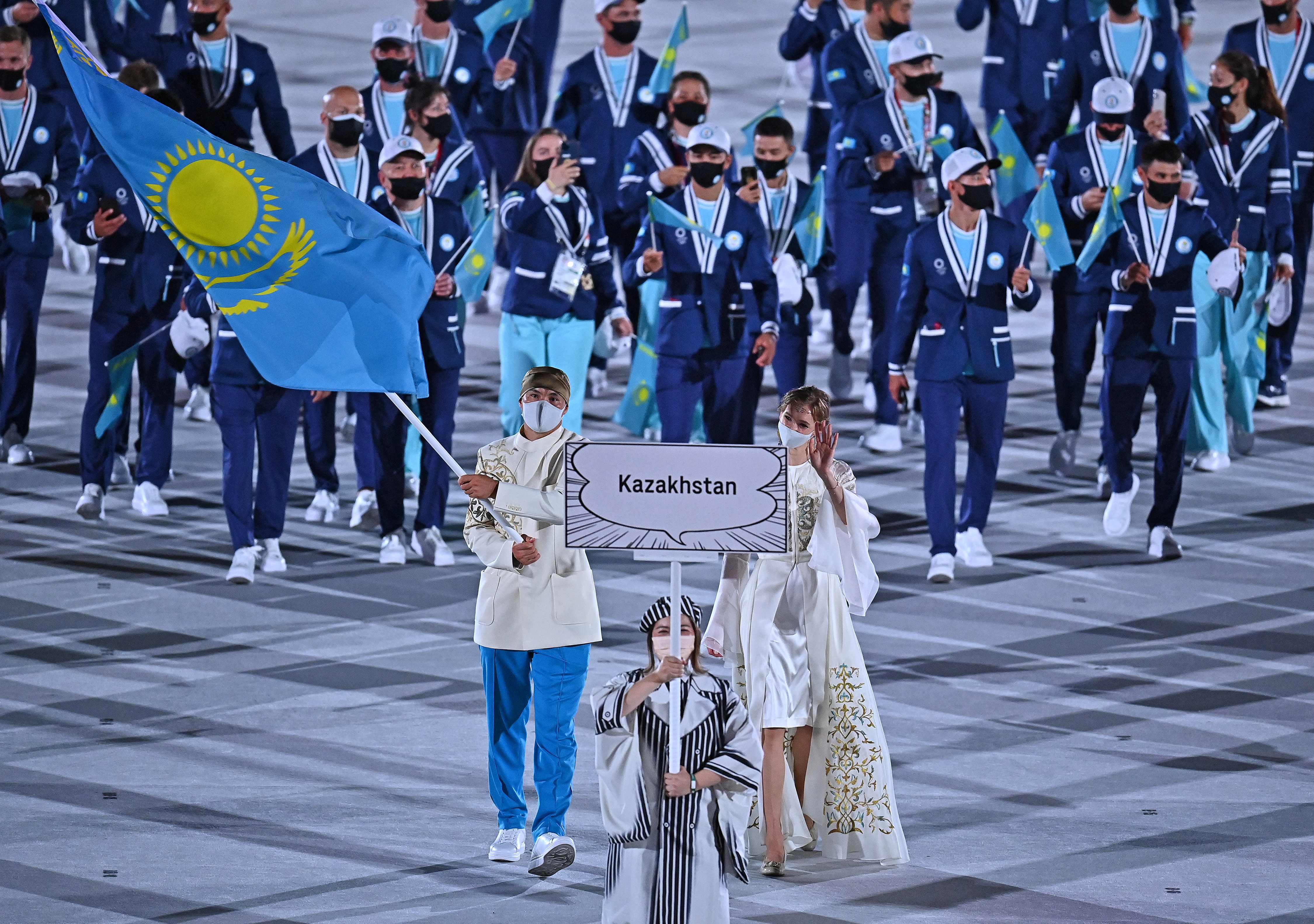 哈萨克斯坦奥运女旗手颜值折服网友这装束太仙了