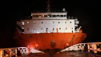 一艘载有17人的外籍货船在长江口遇险，东海救助局急速救援