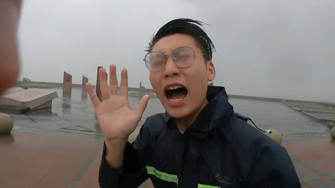 对话“嘶吼式”报道的上海气象记者：当时一下车，风就给我吹懵了
