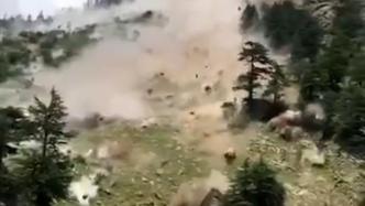 大块岩石从山顶滚落，印度9名游客被砸身亡