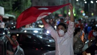 突尼斯政治危机：抗议爆发后总理被总统解职，反响两极