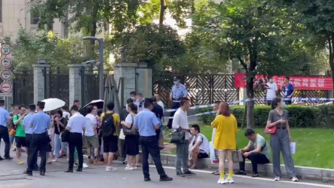 重庆“策划两孩坠亡”案今日开庭，庭审中