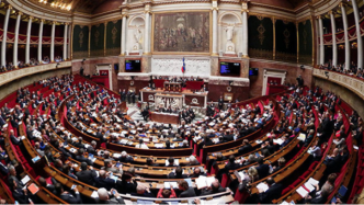 法国国会通过新冠“健康通行证”法案，推进疫苗接种进程