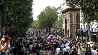 抗议马克龙政府防疫新措施，法国16万人上街游行