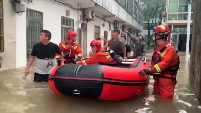 上海金山区居民进水240户已退水77户，已妥善安置
