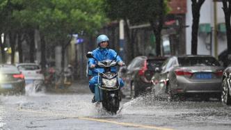 上海发布暴雨蓝色预警，台风蓝色、雷电黄色预警仍高挂