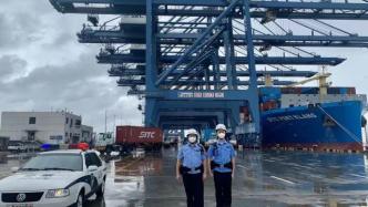 “烟花”过后国际船舶陆续进港，上海外高桥边检站全力应对出入境高峰