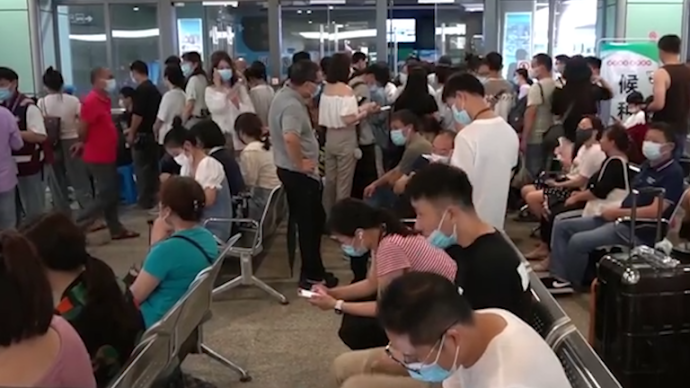 杭州首个新冠疫苗接种流动车开进火车东站