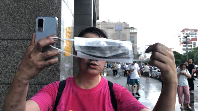上海地鐵9號(hào)線松江新城站站外商鋪起火,受波及商戶全身被濃煙熏黑