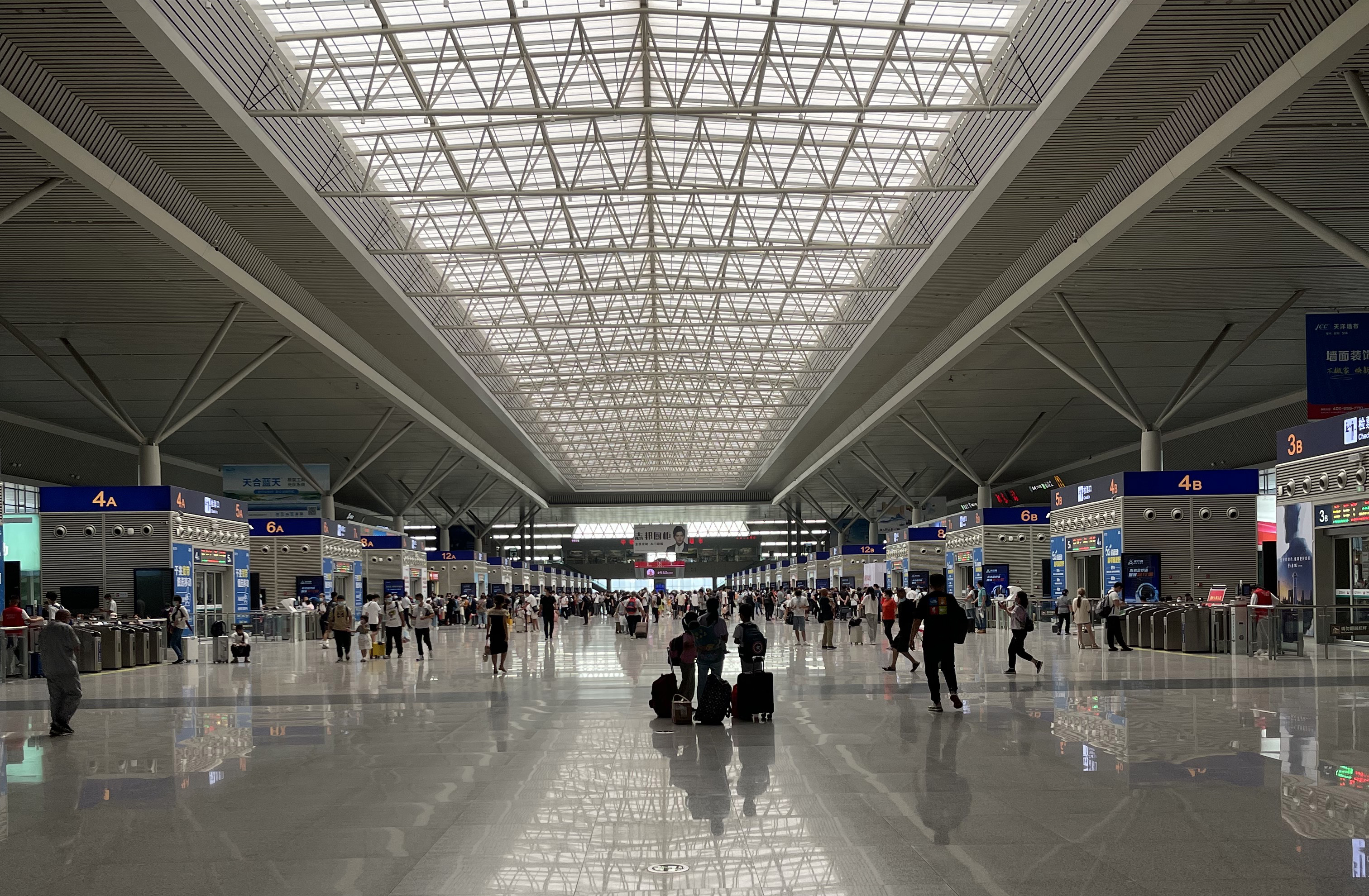 郑州东站内部图图片