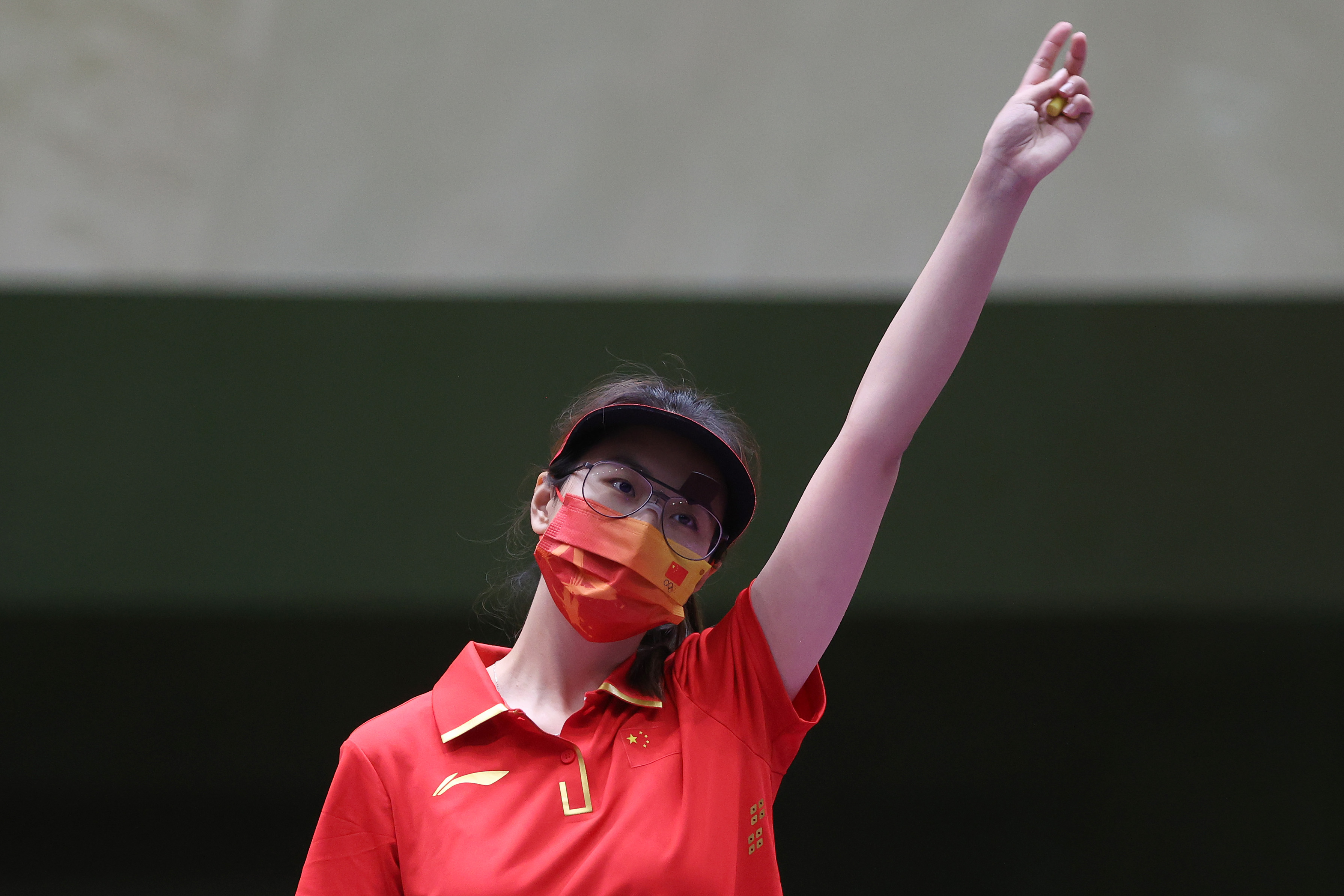 奥运女子手枪25米速射,19岁肖嘉芮萱拿下铜牌